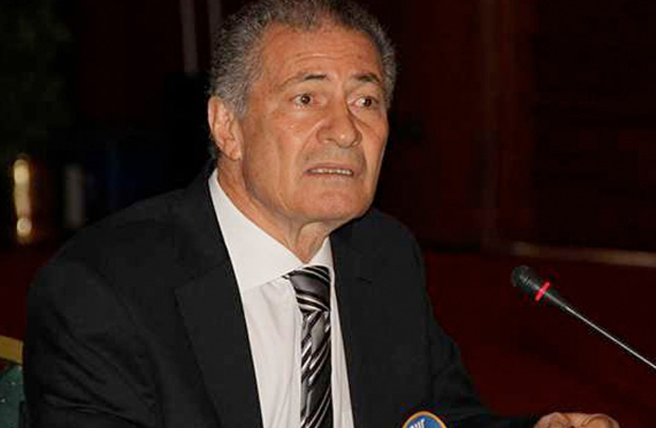 حسن مصطفى أسطورة اليد العالمية في مواجهة إنتخابية قوية